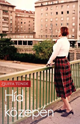 Híd ​közepén